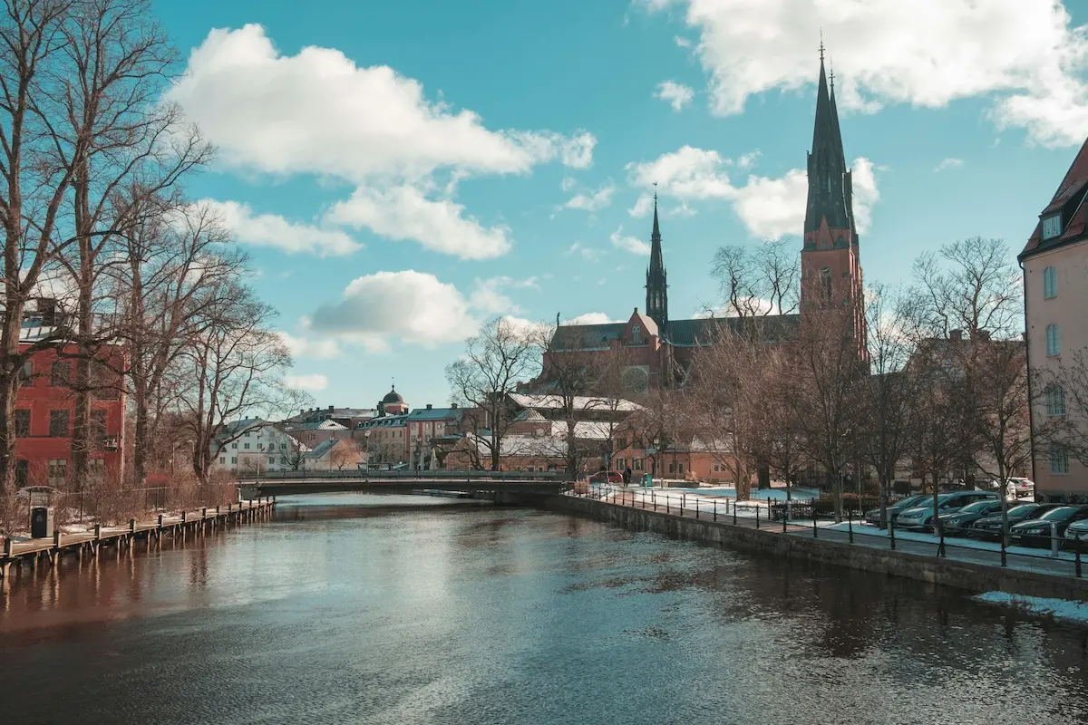 Uppsala domkyrka vid Fyrisån